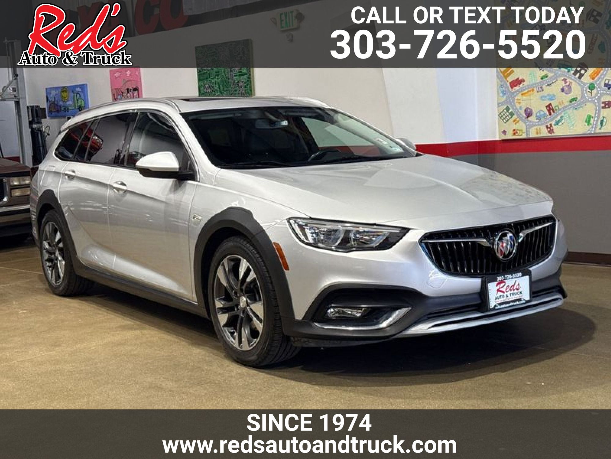 buick regal tourx 2018 W04GV8SX0J1105717 image buick regal tourx 2018 W04GV8SX0J1105717 image